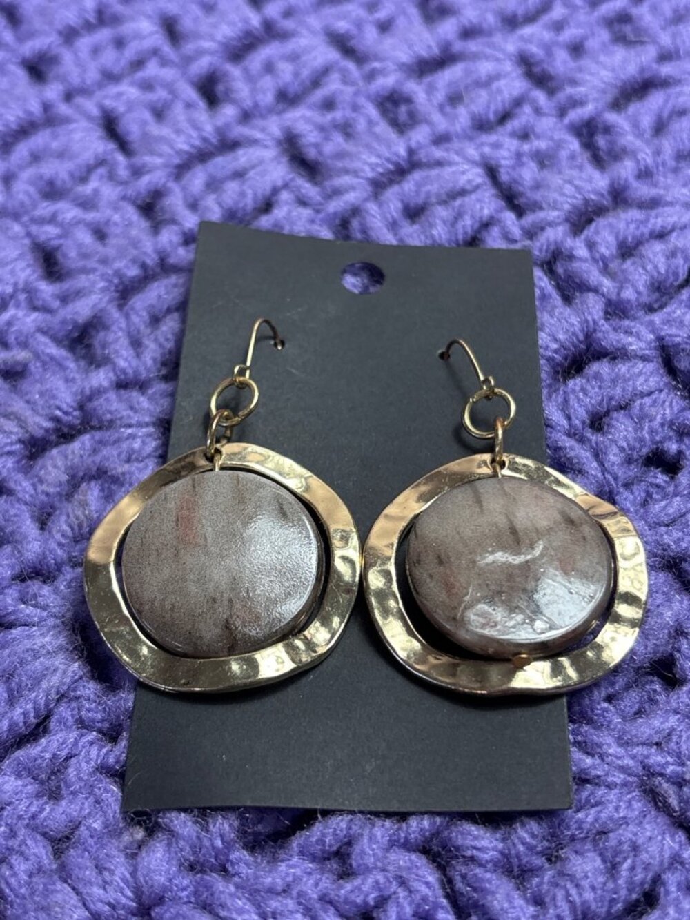 Neutral Acrylic Flat Bead Dangle Earrings Hammered Goldtone Rings 1.5 inches